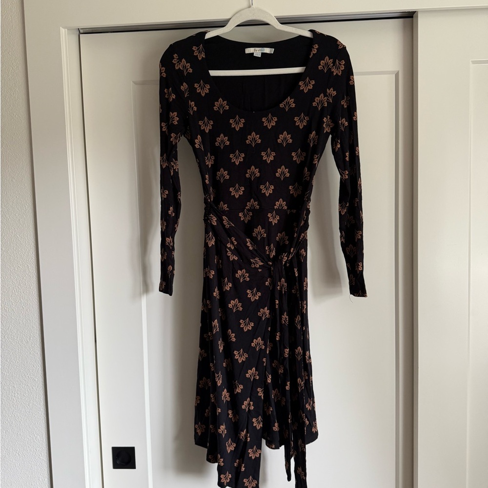 Boden Black and tan stretchy Fit and Flare Wrap Dress leaf print 6